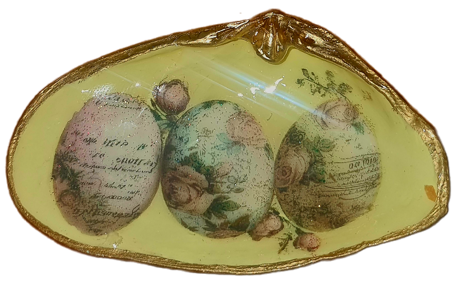 Shell Art - Surf Clam Ring or Soap 🧼 Dish - Vintage Eggs 🥚 on Pastel Yellow 💛