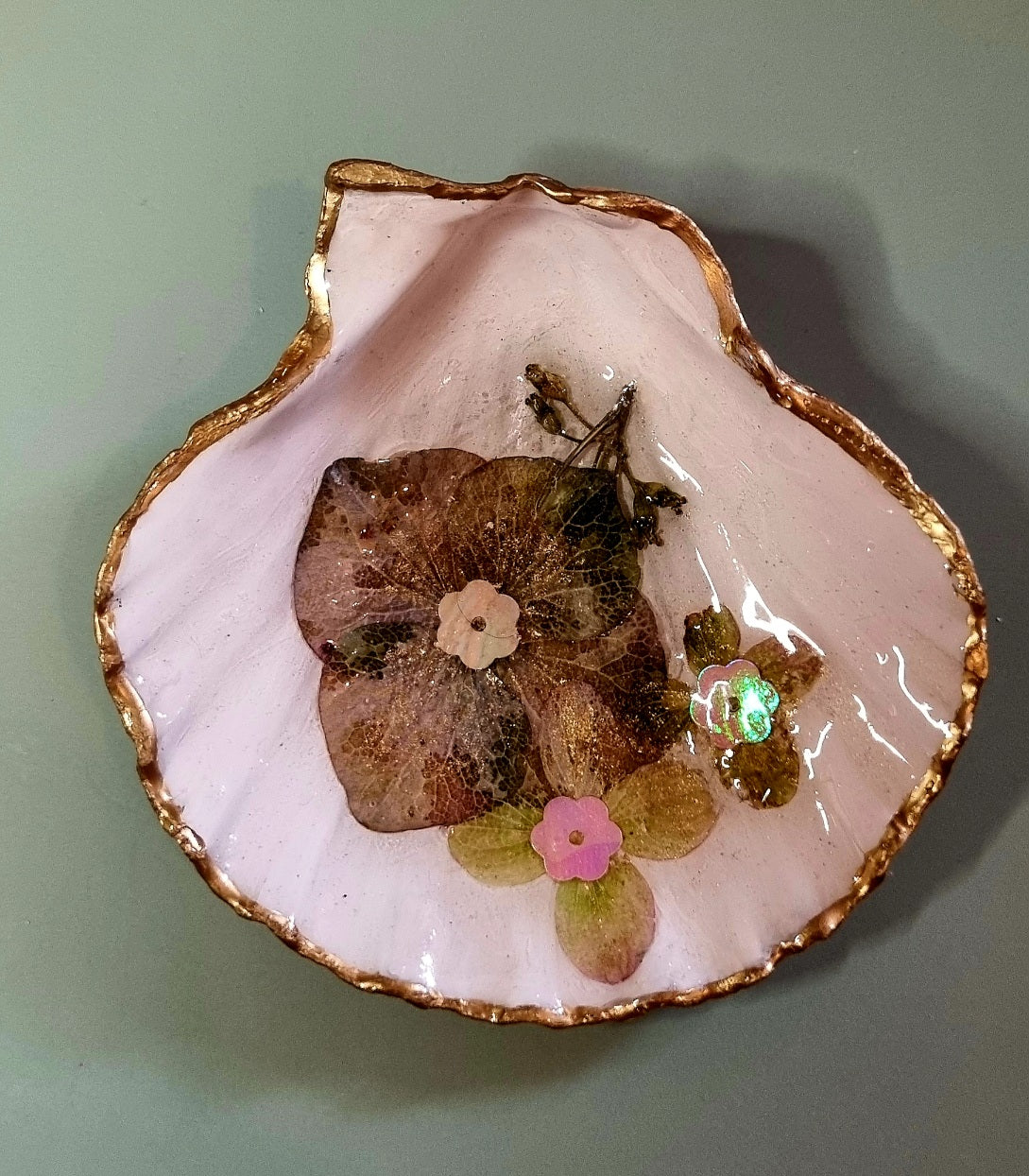 Hydrangea Shell Art - Ring or Soap Dish 🌸