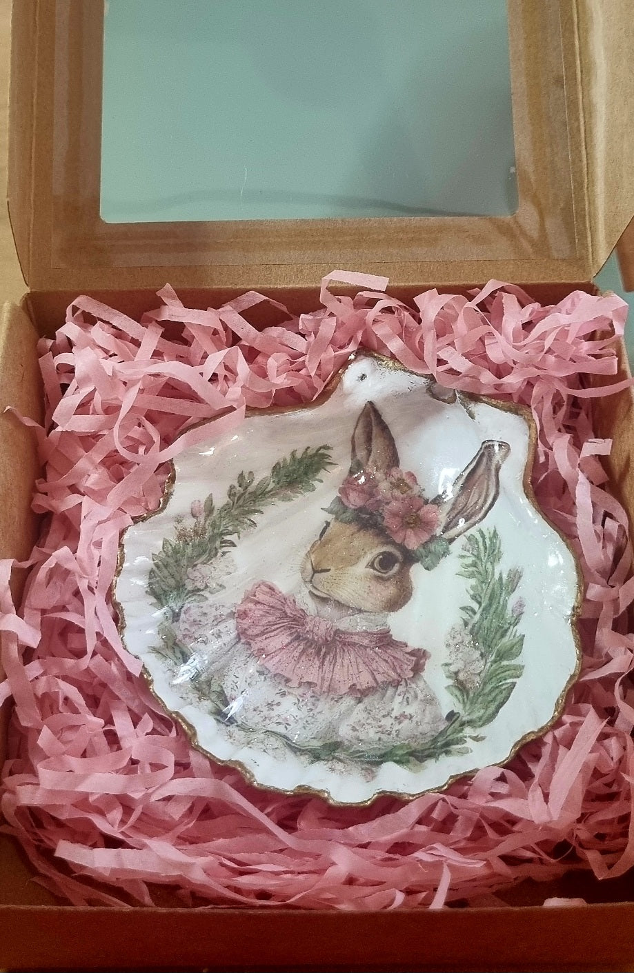 Shell Art - NZ Scallop - Woodland Whimsy Miss Rabbit 🐇 Trinket/Display Dish (with Golden Stag Antler stand)
