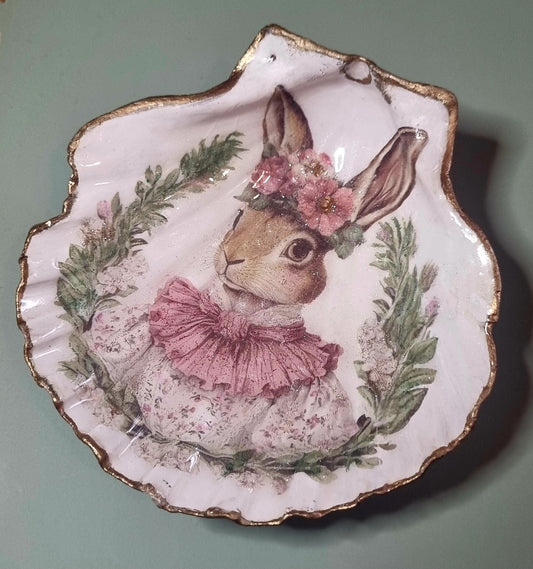 Shell Art - NZ Scallop - Woodland Whimsy Miss Rabbit 🐇 Trinket/Display Dish (with Golden Stag Antler stand)