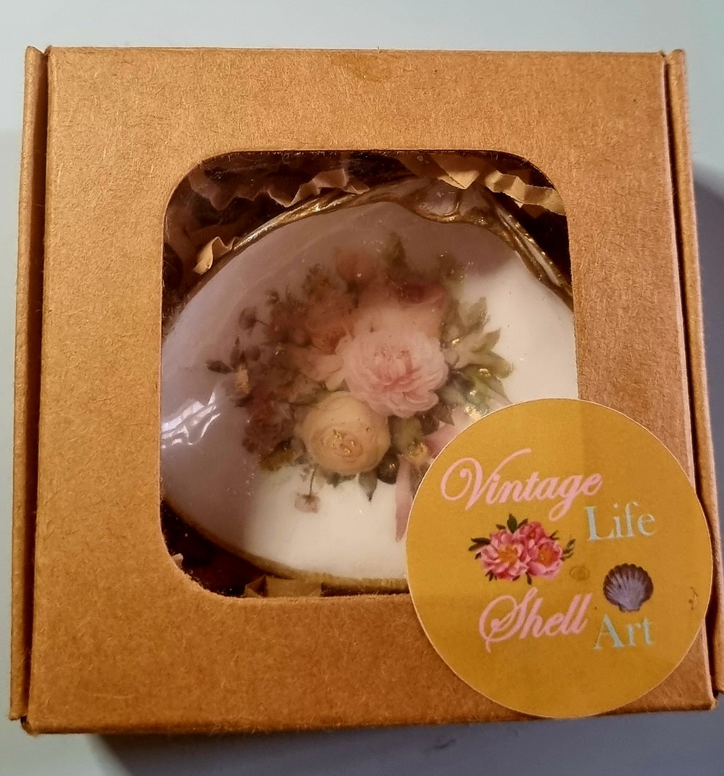Shell Art Dish - Whale Shell - Vintage Flower Posey 💐