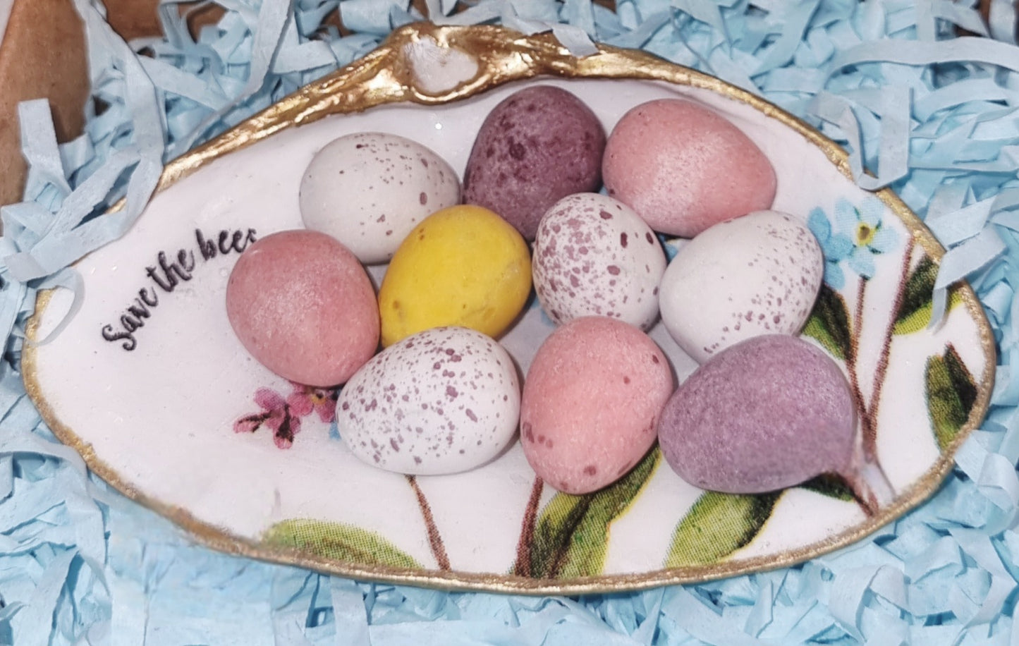 Shell Art - Surf Clam - Trinket Dish 'Forget Me Nots... 'Save the Bees 🐝'
