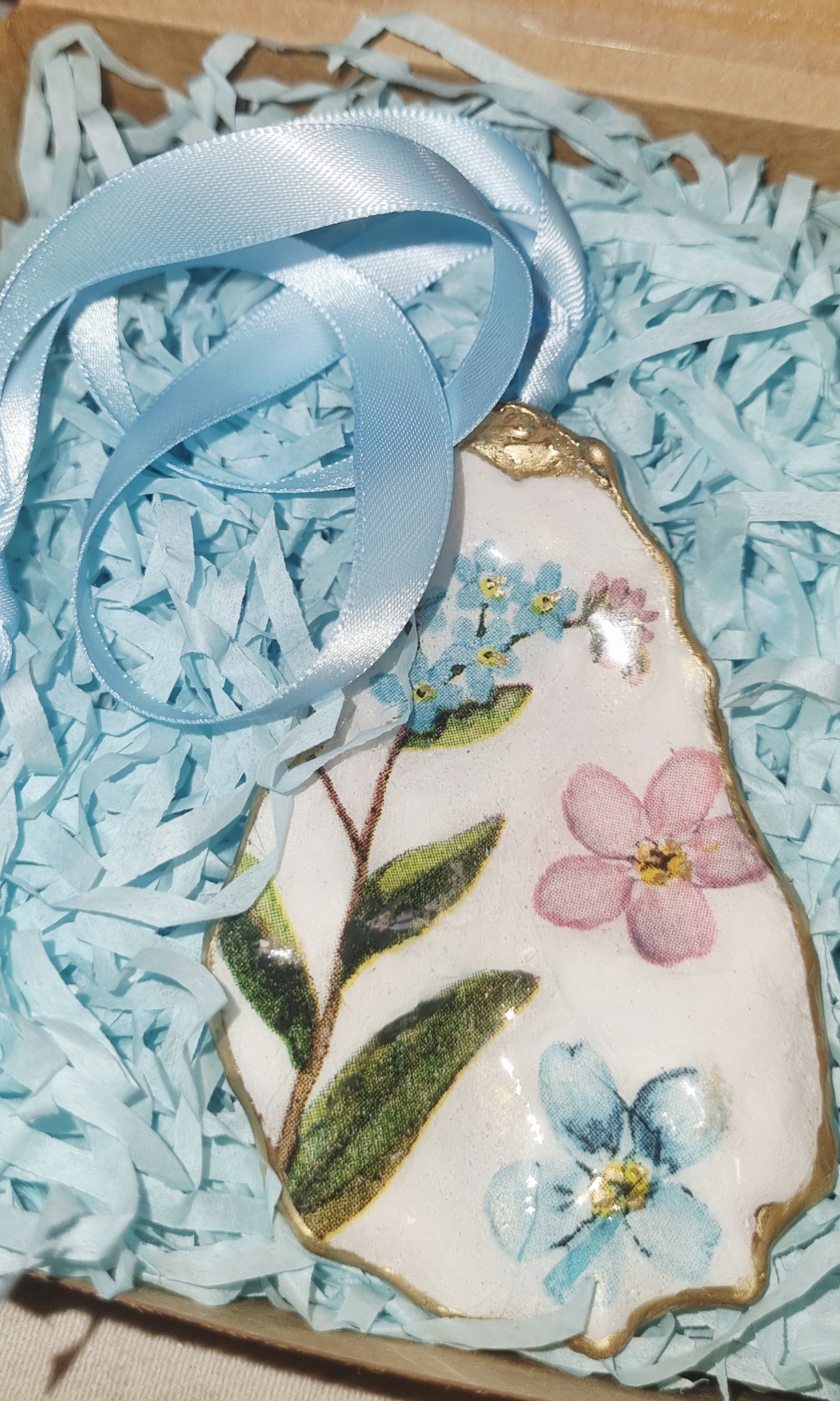 Shell Art - NZ Oyster - Forget Me Nots 💠 - Wall Hanging