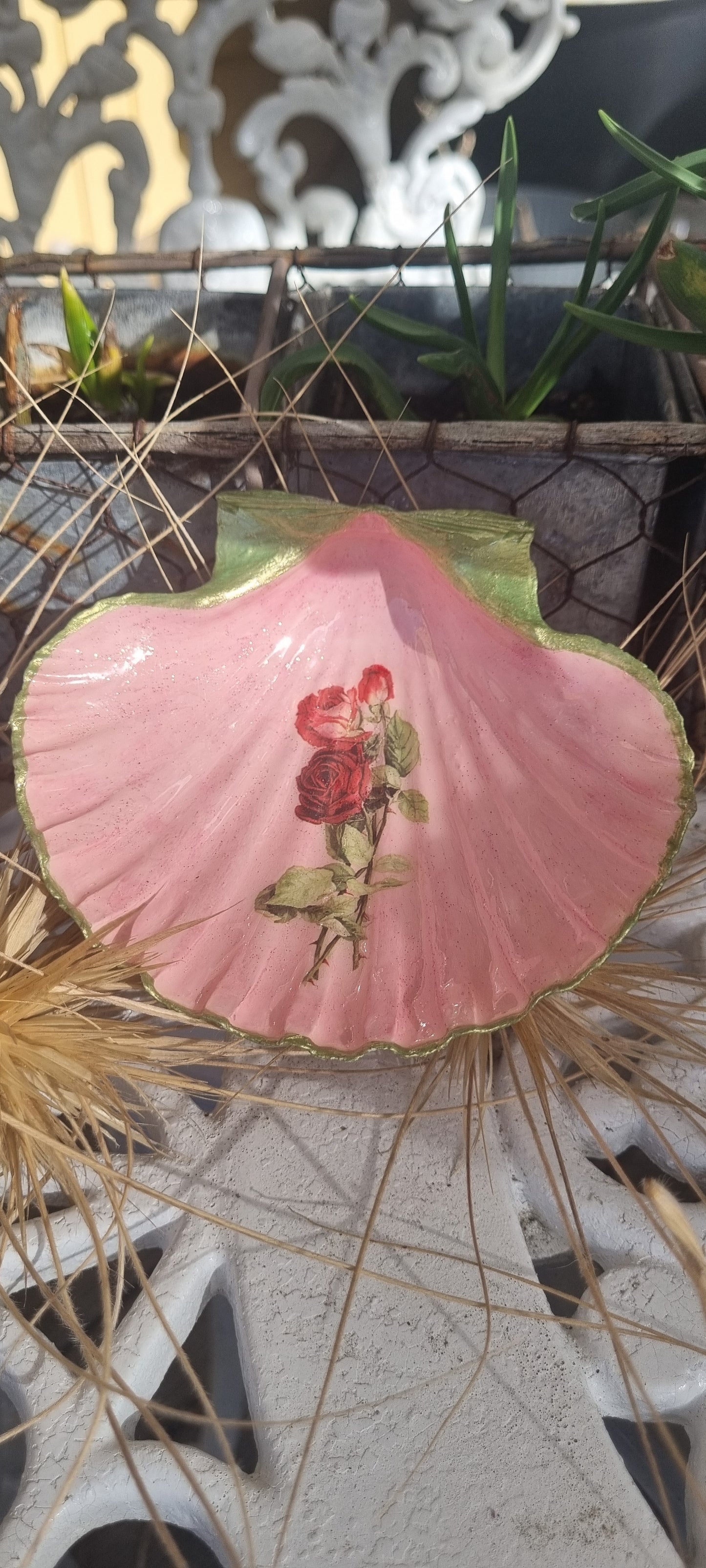 Pink, Red & Peridot Green Rose NZ Scallop Shell Art/Trinket Dish