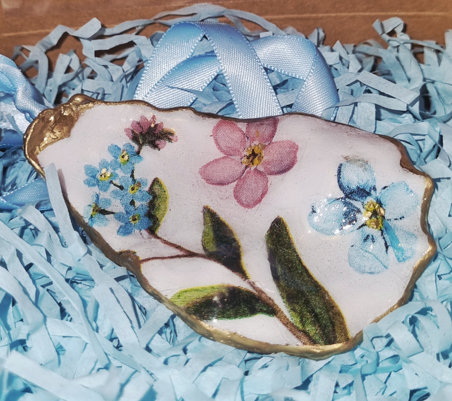 Shell Art - NZ Oyster - Forget Me Nots 💠 - Wall Hanging