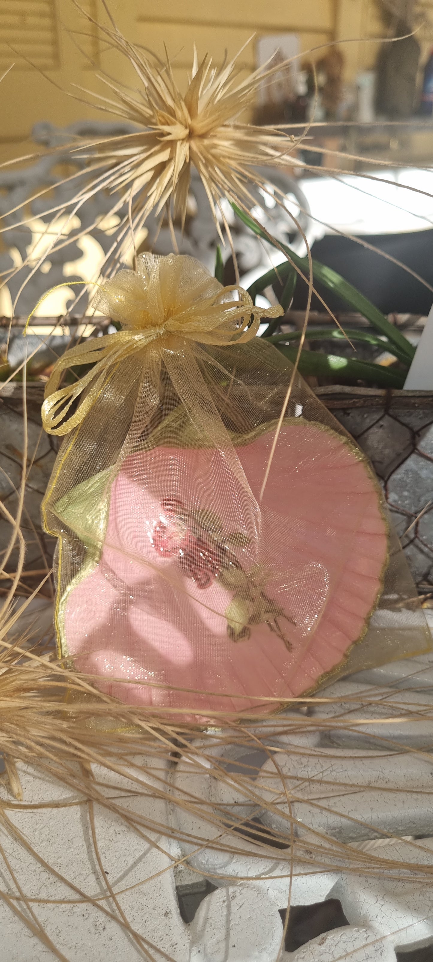 Pink, Red & Peridot Green Rose NZ Scallop Shell Art/Trinket Dish