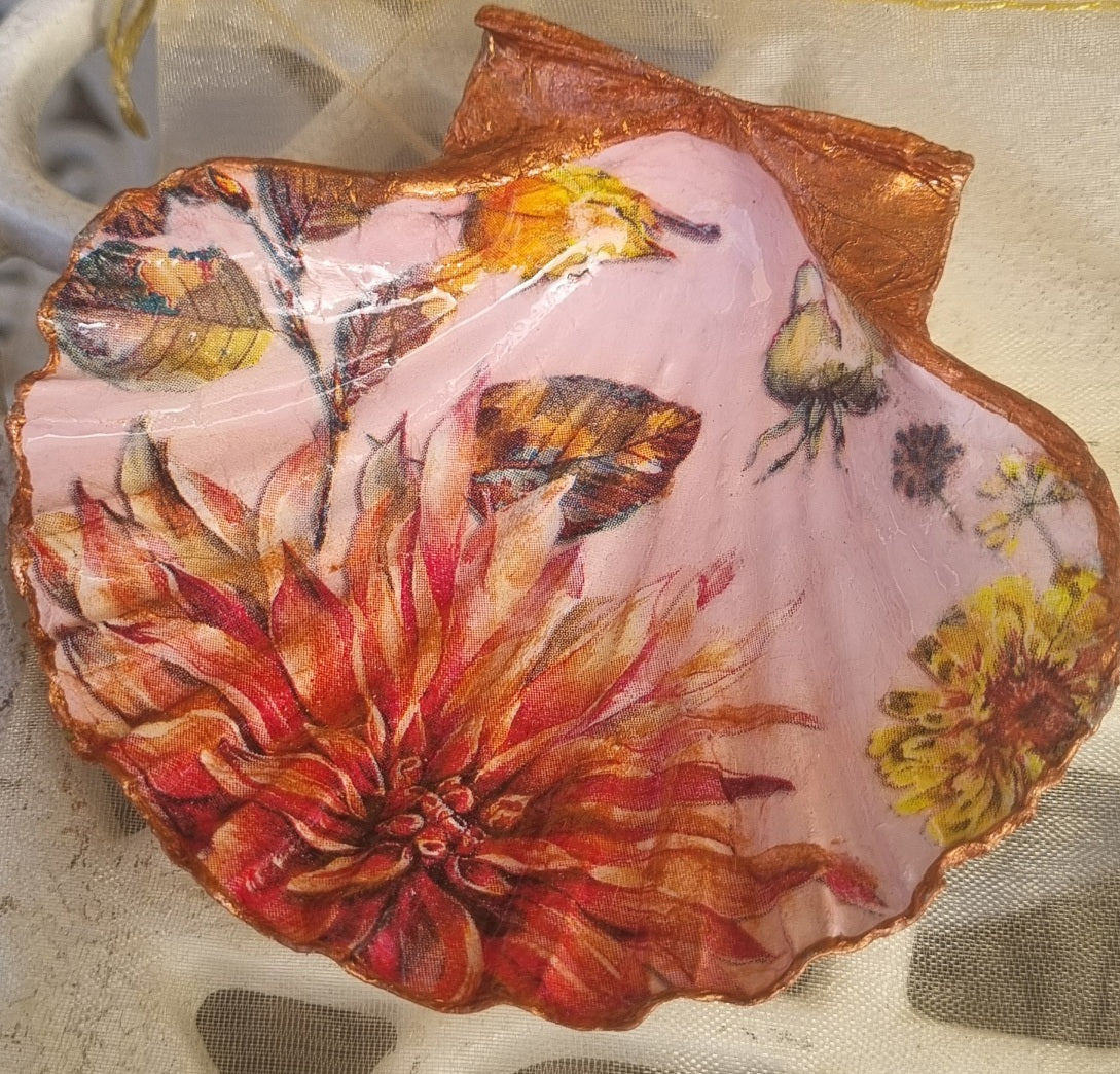 Dusky Pink & Rose Gold Shell Art